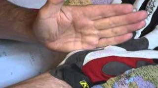 preview picture of video 'Klim Dakar glove review'