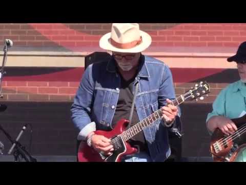 George Lynch & Derek St. Holmes - "Rock All Day" (Live at the 2017 Dallas Guitar Show)