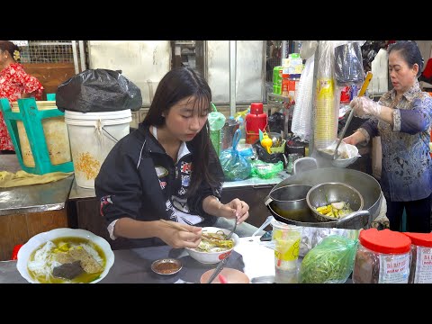 Breakfast @ Kandal Market - Fish Noodle Soup For $1 50 Per Bowl - Cambodia