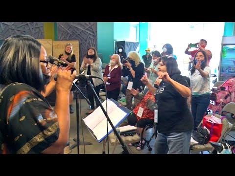 ‘Voices of Our City Choir’ helps people off the streets one song at a time