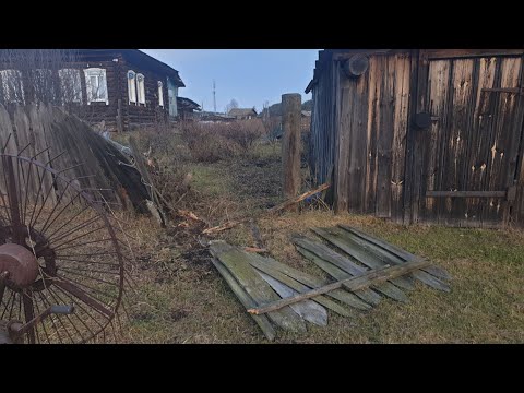 Охотник на квадрике проломил забор в деревне