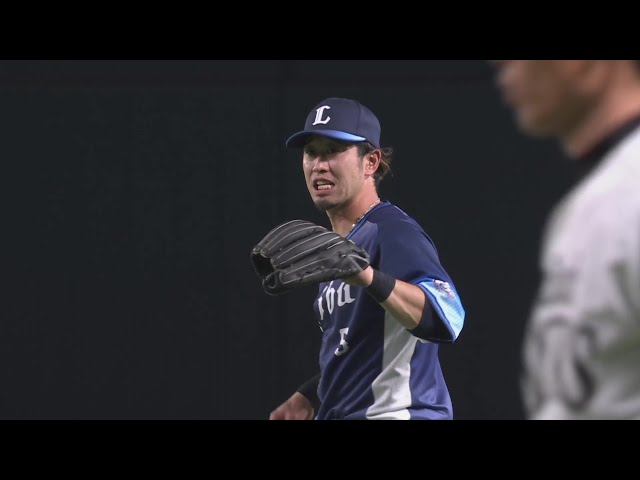 【1回裏】ライト前へは抜かせない!! ライオンズ・外崎修汰が広い守備範囲を魅せる!!  2024年3月16日 福岡ソフトバンクホークス 対 埼玉西武ライオンズ