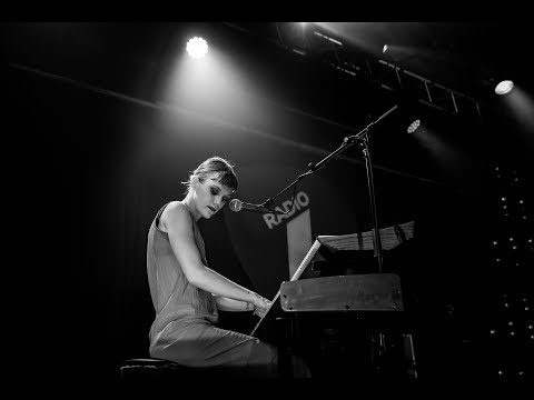 TRIXIE WHITLEY - TOUCH (LIVE @ RADIO 1 TRIXIE WHITLEY SESSIE)