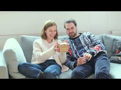 Make the unique present for puzzle lovers - a wooden puzzle Orbital Box by Escape Welt.