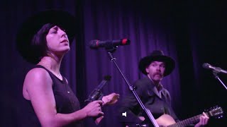 Becca Williams &amp; Louis Barabbas - A Cowboy&#39;s Work Is Never Done (live)