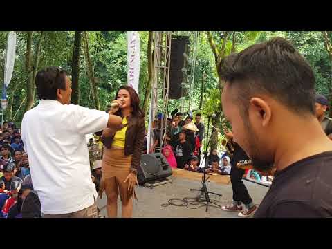 Fani primadona KDI 2015 sampe turun panggung nyanyi bojo galak..super