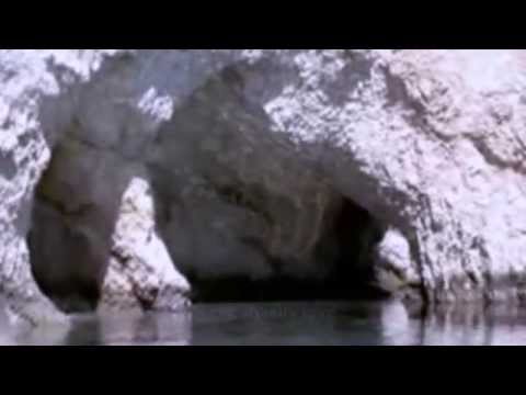 Manolis Mitsias: Within the sea caves - Μέσα στις θαλασσινές σπηλιές.
