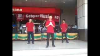 preview picture of video 'WSP performance @plaza andalas(P.A) padang'