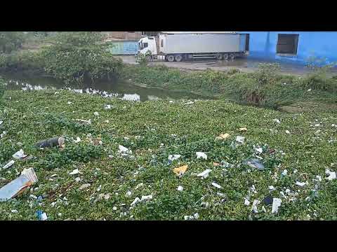 Rio maranguapinho divida entre os mu inícios defortalrza e caucaia ceara to.ado de lixo