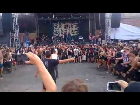 Brutal Assault 2015 - Suicide Silence - Disengage (with wall of death)