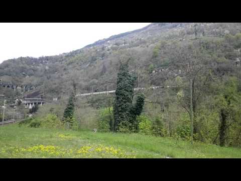 DOPPIA DI SBB ETR 610 IN TRANSITO A BIASCHINA.(CH) 24 - 4 - 2016.