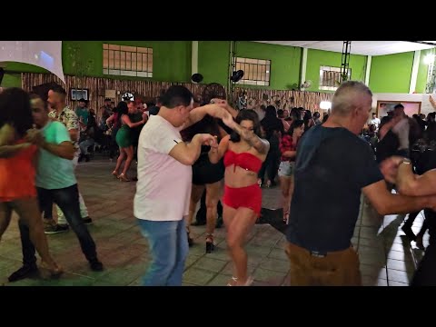 ELA ME CHAMA DE MEU BEM - DANÇANDO FORRÓ NO BAILÃO DO CRISTIAN E ANDERSON (XOTE)