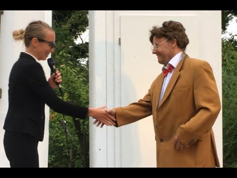 Ammersee Actor Chris Filser als Karl Lauterbach auf dem Viktualienmarkt Dießen