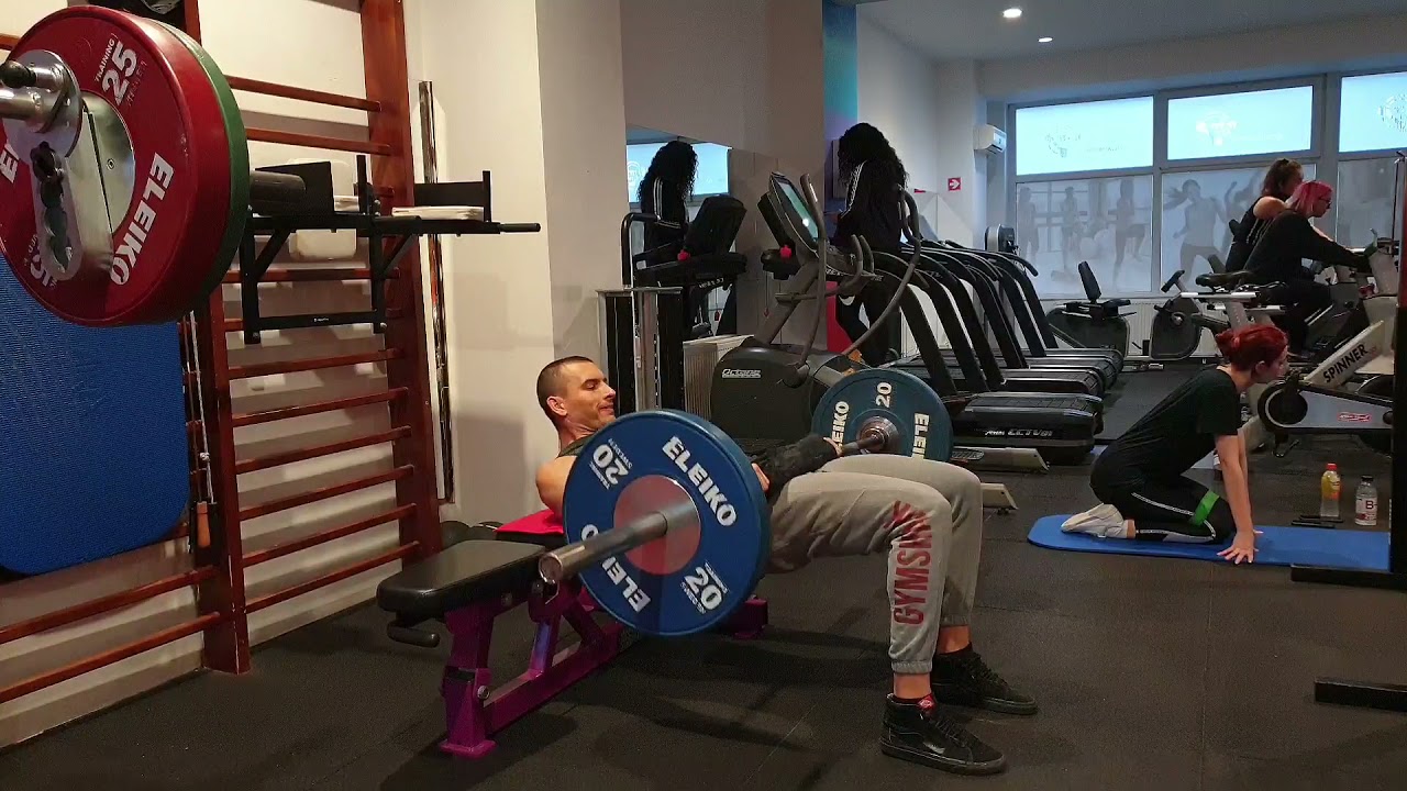 Extensii de bazin, din sprijinit cu spatele pe bancă, cu haltera
