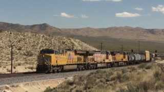 preview picture of video 'Union Pacific manifest hauling up Cima Hill'
