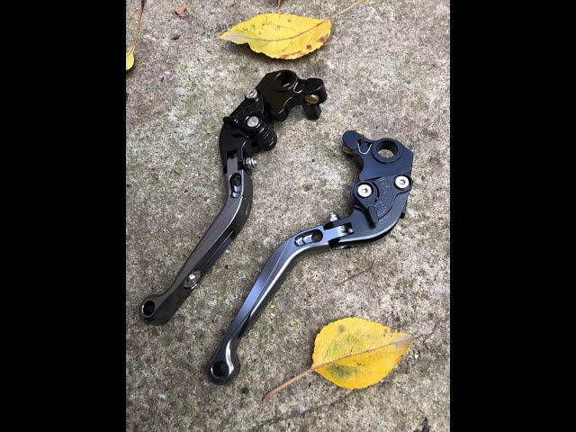 Vídeo relacionado con 1 Par Empuñaduras Manillar Moto para Monster 696 695 620 400 796 S2R 800, Puños Aleación Aluminio Y Goma Antideslizante, Universales 22/24mm, Mayor Comodidad,Silver