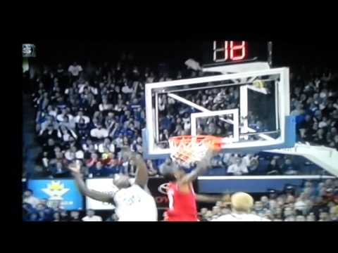 Russ smith dunking on randle(1)