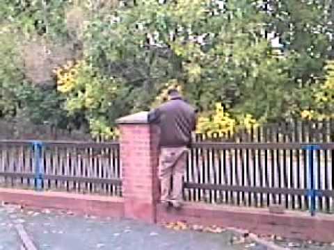 kühni auf der arbeit   sprengt dose