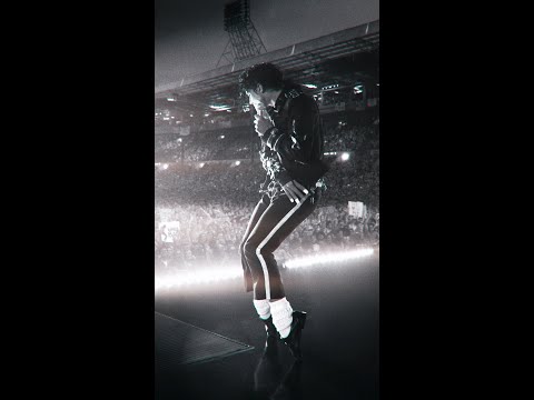 The iconic moves of Michael Jackson...