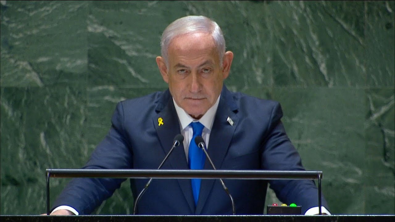 Em salão esvaziado em protesto, Netanyahu faz discurso bélico e com ameaças | AFP