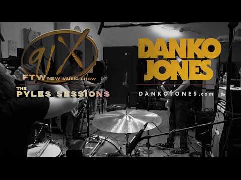 Videoclip de She Likes It — Danko Jones