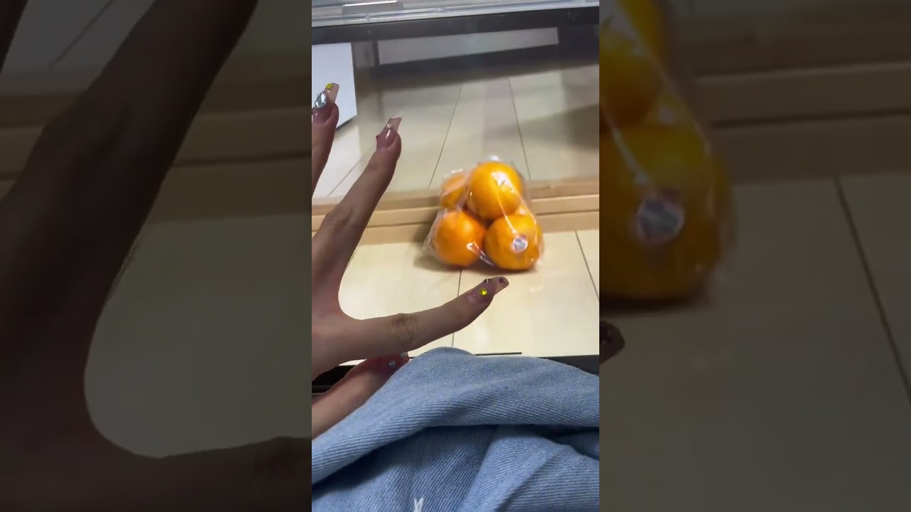 记录真实生活 我姑娘为了自己能吃到🍊真是尽心尽力，绞尽脑汁啊哈哈哈哈哈哈  #记录真实生活