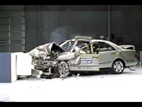 1997 Mercedes-Benz E-Class moderate overlap IIHS crash test