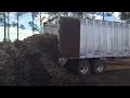 WALKING FLOOR Trailer Unloading Poultry Litter