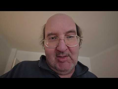 MongoTV_8206 - SPISER EN SKÅL FLÆSKESVÆR OG DRIKKER COLA ONSDAG EFTERMIDDAG EFTER LUKKET FOR VARMEN