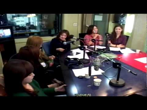111025 T-ara Jiyeon - Try to Kiss Qri @FM4U 2 O'Clock Date