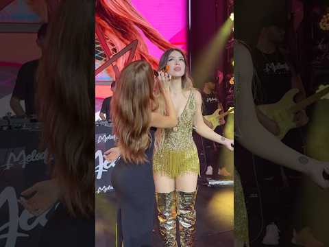 Maquiei a Melody no palco ✨🧡