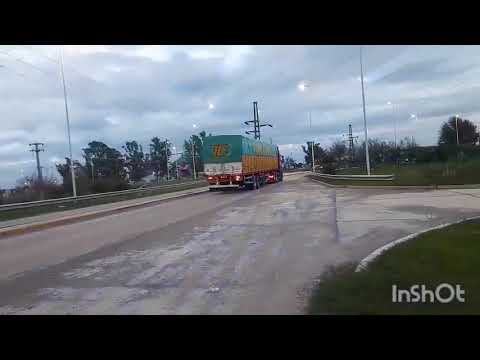 CAMIONES EN CRUCE DE RP158 Y RN19 , SAN FRANCISCO , CORDOBA , ARGENTINA , VIDEO 235