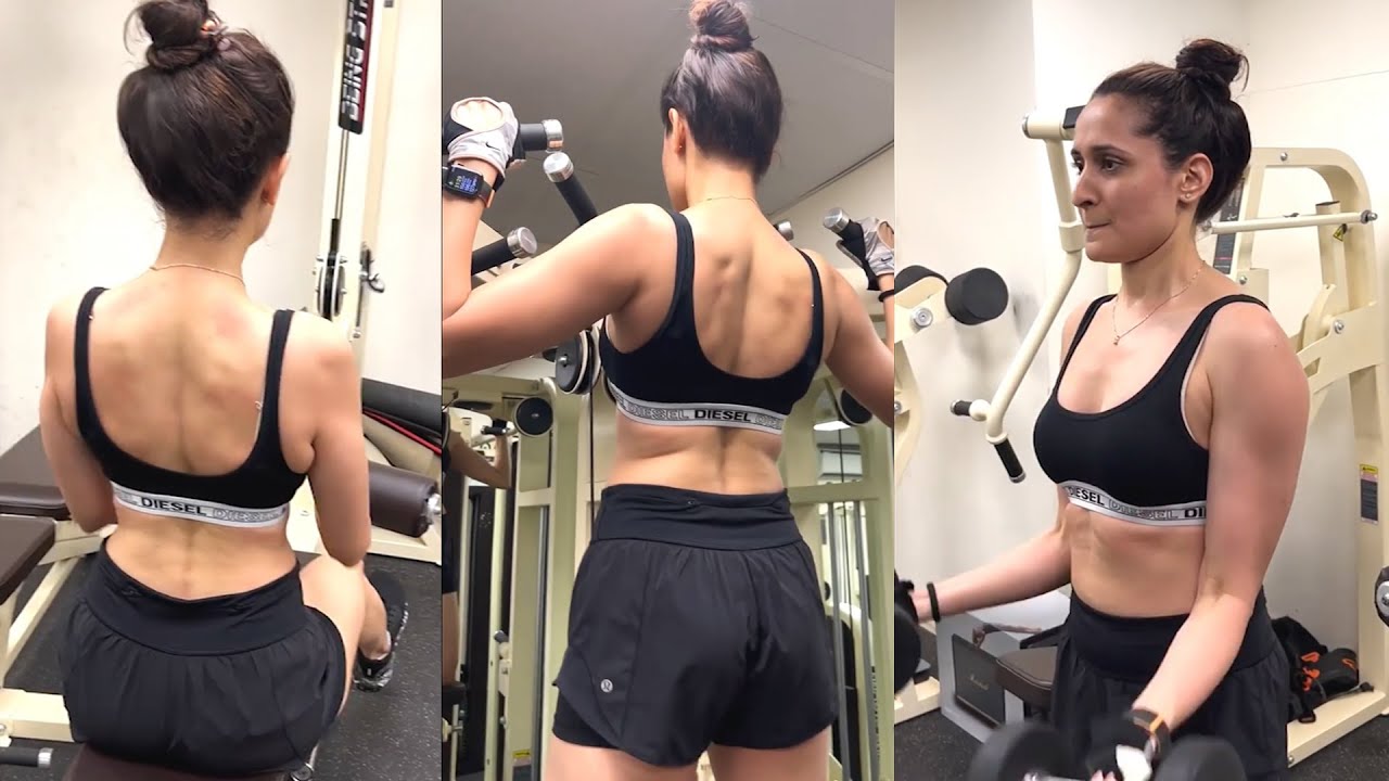 Pragya Jaiswal hot cleavage Pragya Jaiswal sports bra photos Pragya Jaiswal sexy photoshoot Bollywood actress hot pictures Sports bra cleavage style