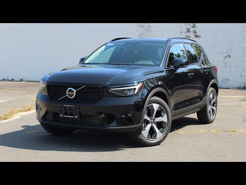 2023 Volvo XC40 (B5 Plus) - Features Review & POV Road Test