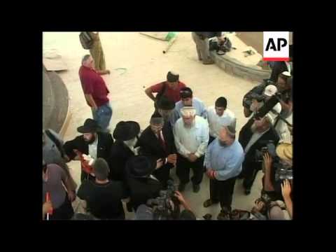 Final prayers in synagogue ahead of demolition