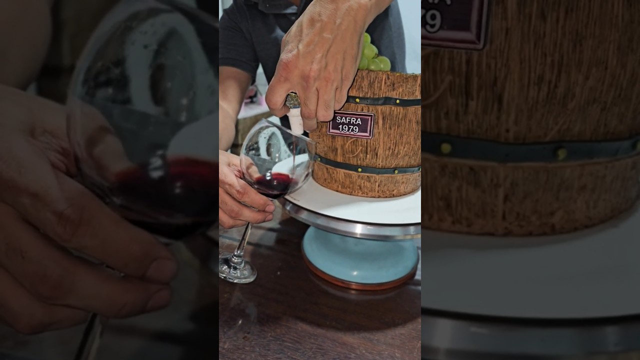 BOLO BARRIL QUE SAI VINHOO😱 já tem vídeo no canal de como fazer para chá revelação #foryou #bolo