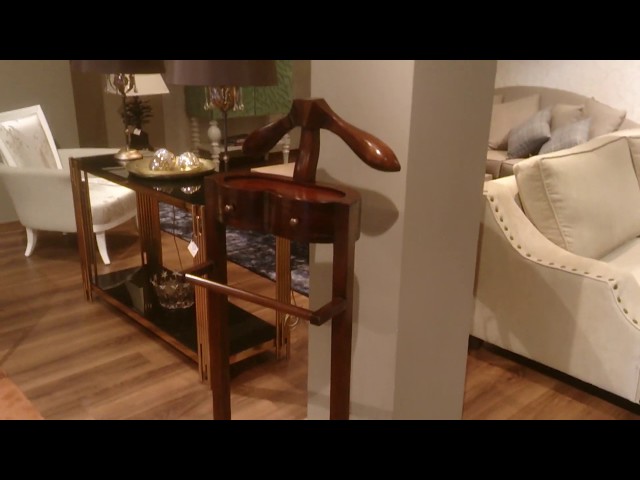 Vídeo relacionado con HAKU galán de noche valet de hombre, perchero mudo, tabaco, madera maciza - Medidas: Ancho 47 x Alto 102 x Profundidad 36 cm, Estilo: Tradicional