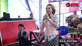 Download lagu Kijing Miring - Pitik Cilik Kecepit Lawang Wonge Cilik Regane Larang - Uncek & Suye - Ananta Music mp3 Download lagu Kijing Miring - Pitik Cilik Kecepit Lawang Wonge Cilik Regane Larang - Uncek & Suye - Ananta Music mp3