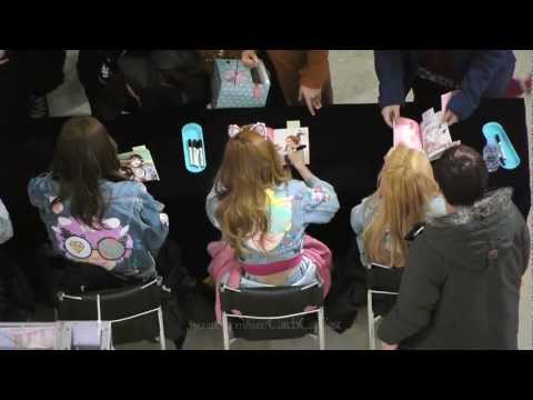 [Fancam]130126 Jessica is busy with her fans at Time square