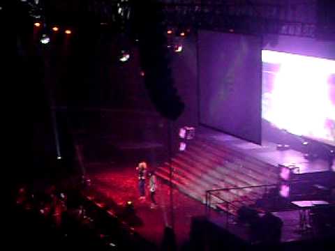 FANCAM 110604 2ne1 in Manila "The Party" Go Away Part 2 + Please Don't Go