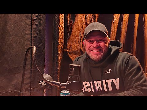 Mittwoch, der einzige Türsteher in Deutschland, der während der Arbeit streamen darf