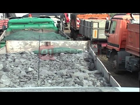 A1 Report - Bllokohen në Lezhë 19 kamionë me krom dhe inerte pa letra