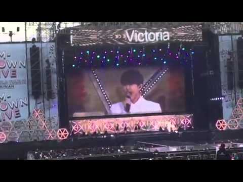 150321 SM TOWN Taiwan-Zhou mi &Victoria (fan cam)