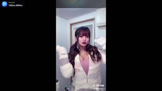 《エロTikTok》巨乳ギャルの谷間と揺れ