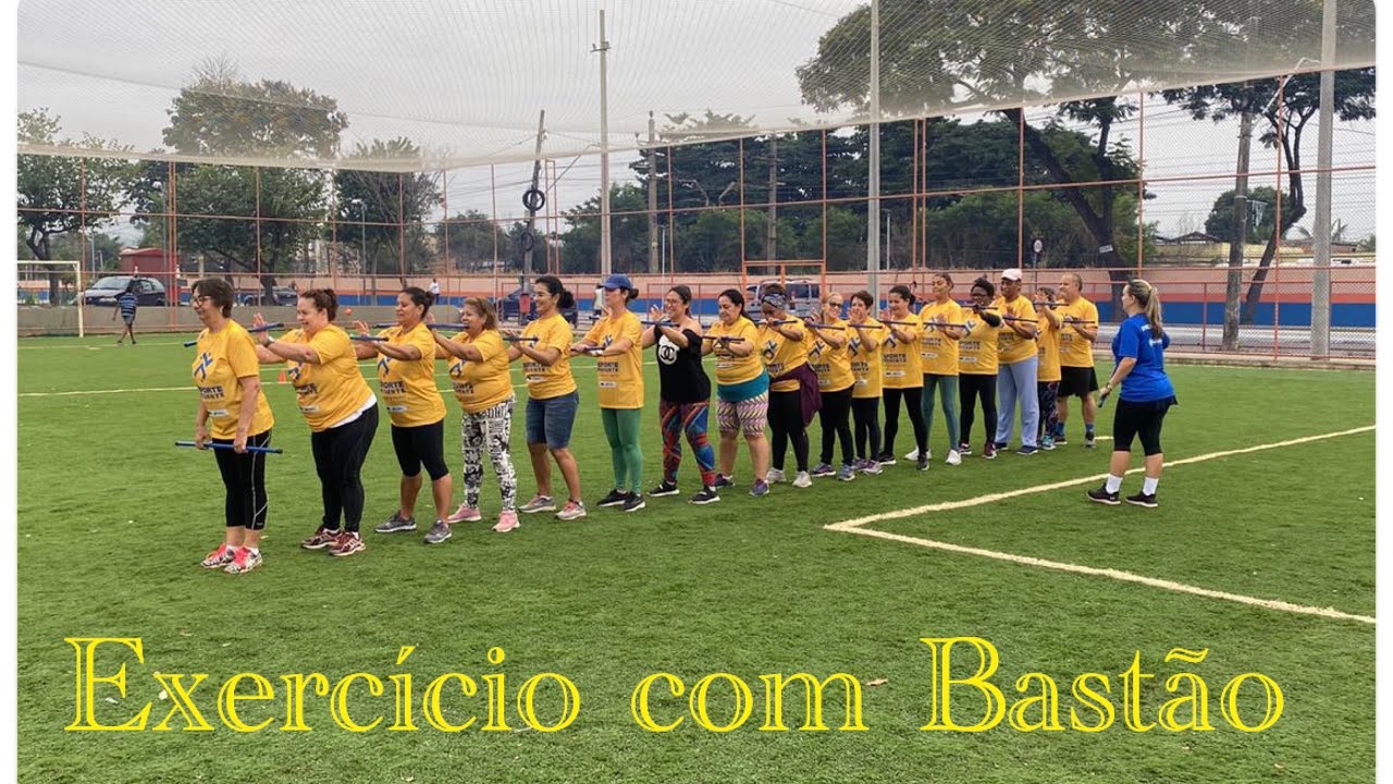 Exercício com bastão para terceira idade.