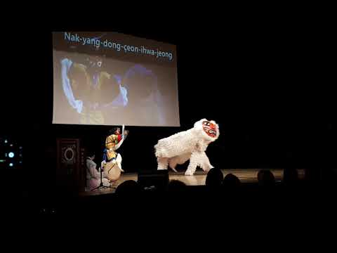 Kore geleneksel dans gösterisi (aslan ile seyis)