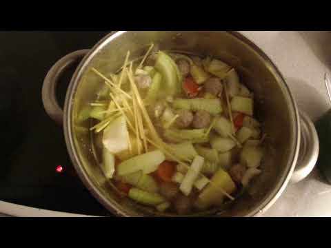 MongoTV_5683 - Mongo Madskole - Hønsebouillonsuppe Med KØDBOLLER - PASTA - LØG - GULERØDDER