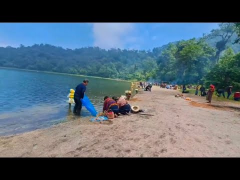 Agradecimiento por el agua y la vida, en la laguna Chicabal, San Martín Sacatepéquez, Quetzaltenango