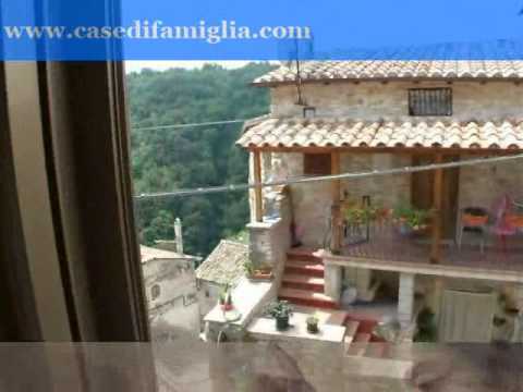 Poggio Moiano (RI), appartamento sulla piazza principale del centro storico