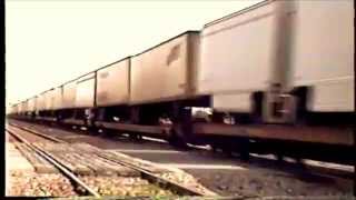 preview picture of video 'Santa Fe 198 train at Daggett, CA (1992)'